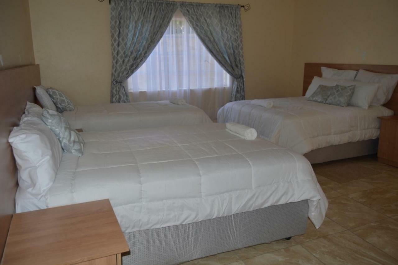 Chitova'S Guesthouse วิกตอเรียฟอลส์ ภายนอก รูปภาพ